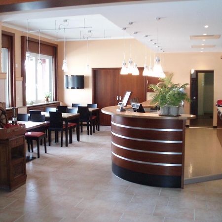 La Table Alsacienne Hotel Farebersviller Bagian luar foto