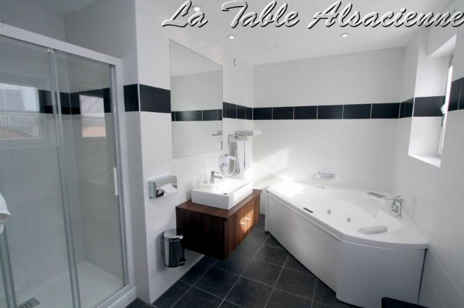 La Table Alsacienne Hotel Farebersviller Bagian luar foto